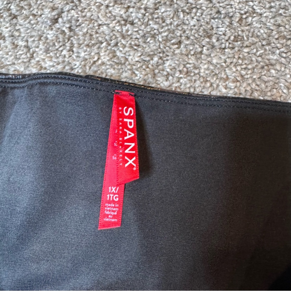 🤩 NWT SPANX Faux Leather Croc Leggings - Picture 4 of 5